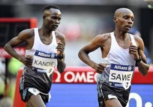 Maratona di Londra, Sawe fa la storia: muro delle 2 ore abbattuto, nuovo record del mondo