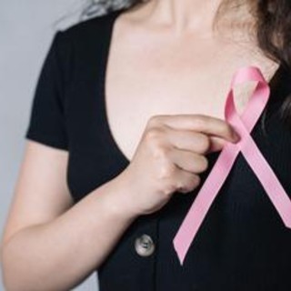 Tumori, oncologi: "Con cancro al seno -35% di probabilità di gravidanza"