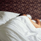 Sonno difficile e stanchezza appena svegli, è colpa dell'orologio biologico: ecco 5 regole per resettarlo Sonno difficile e stanchezza appena svegli, è colpa dell'orologio biologico: ecco 5 regole per resettarlo
