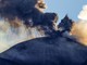 Prosegue eruzione Etna con cenere vulcanica, sospesi i voli in arrivo a Catania Prosegue eruzione Etna con cenere vulcanica, sospesi i voli in arrivo a Catania