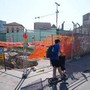 Consolato Usa a Milano, operai sfruttati in cantiere: il manager della Caddell fermato in aeroporto a Bergamo