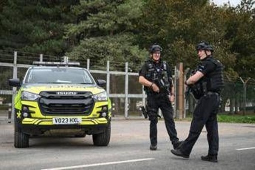 Allarme terrorismo a base RAF Fairford, situazione sotto controllo: cinque arresti e indagini sul possibile ruolo dell’Iran Allarme terrorismo a base RAF Fairford, situazione sotto controllo: cinque arresti e indagini sul possibile ruolo dell’Iran