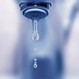 Salute, l'esperto: "Bere acqua fa bene anche ai denti e al sorriso"
