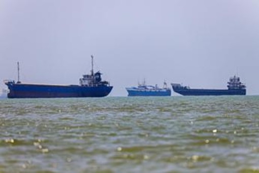 Iran, Onu evacua 11.000 marinai dallo Stretto di Hormuz - Diretta