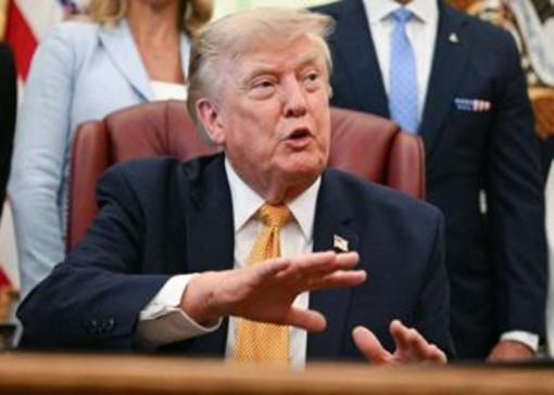 Trump all'Iran: "Ultima chance per un accordo". E rilancia la riapertura di Hormuz entro oggi Trump all'Iran: "Ultima chance per un accordo". E rilancia la riapertura di Hormuz entro oggi