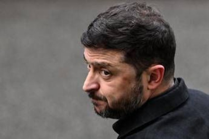 Ucraina, Zelensky a Berlino: "Cerco sostegno Usa per congelare linea fronte"