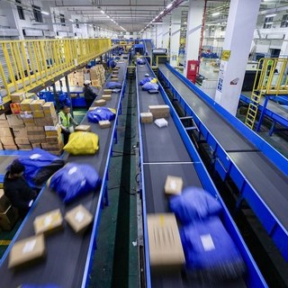 Cina, il settore della logistica continua la sua espansione