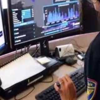 Truffa del finto poliziotto con l'Ai. A Roma dopo la prof tocca alla moglie del docente universitario, colpo da 150mila euro