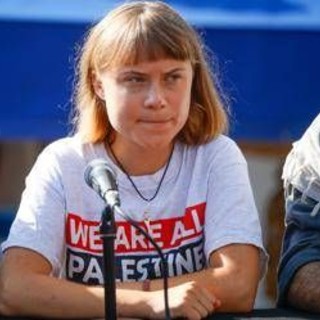 Maltrattamenti su Greta Thunberg e attivisti Flotilla, Israele smentisce: "Menzogne" Maltrattamenti su Greta Thunberg e attivisti Flotilla, Israele smentisce: "Menzogne"