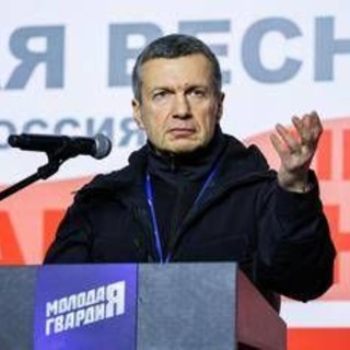 "Meloni vergogna della razza umana": l'attacco della tv russa in italiano. Farnesina convoca l'ambasciatore