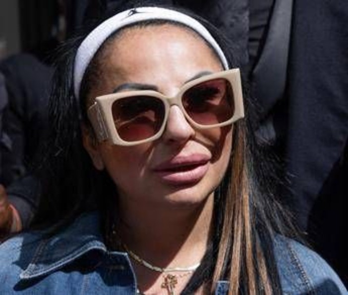 Elezioni Campania, tiktoker De Crescenzo non può votare: "E' un'ingiustizia" Elezioni Campania, tiktoker De Crescenzo non può votare: "E' un'ingiustizia"