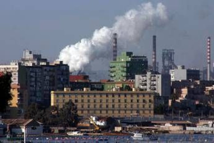Ex Ilva, tribunale ordina stop attività area a caldo: "Rischi per salute cittadini" Ex Ilva, tribunale ordina stop attività area a caldo: "Rischi per salute cittadini"