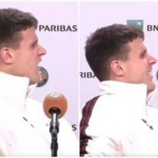 Roland Garros, crampi per Mensik... in conferenza stampa Roland Garros, crampi per Mensik... in conferenza stampa
