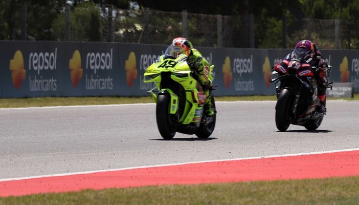 Tra incidenti e bandiere rosse, Di Giannantonio vince il Gp di Catalogna Tra incidenti e bandiere rosse, Di Giannantonio vince il Gp di Catalogna