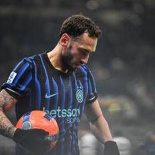 Inter, infortunio per Calhanoglu: quando torna in campo Inter, infortunio per Calhanoglu: quando torna in campo