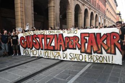 Fakir, consigliere comunale Bologna: "Sotto mio post carabiniere commenta 'uno di meno'". Arma avvia accertamenti