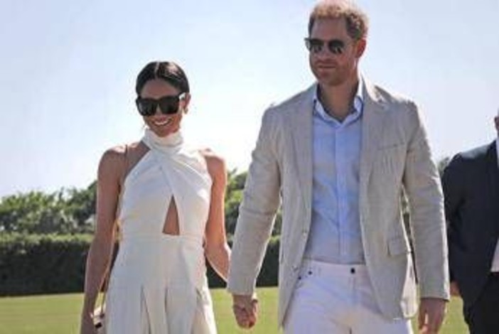 Harry e Meghan potrebbero realizzare nuovi documentari: la famiglia reale trema