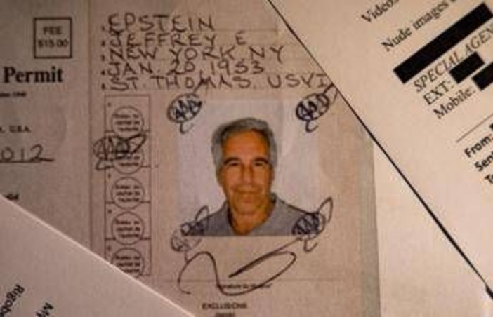 Epstein e il mistero della guardia giurata, i punti oscuri sull'ultima persona ad averlo visto vivo