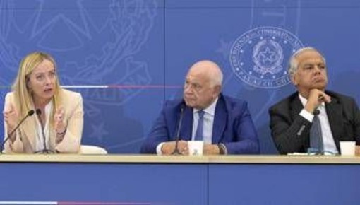 Sicurezza, ok del governo alle misure. Meloni: "Lo Stato non gira la testa", Nordio: "Evitare il ritorno delle Br"