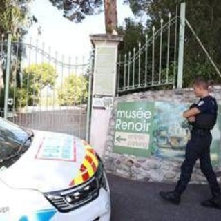 Rubati 4 dipinti di Renoir dal Museo a Cagnes-sur-Mer: valgono 9 milioni di euro, caccia ai ladri