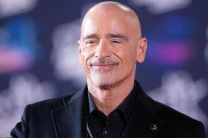 Sanremo 2026, Eros Ramazzotti ospite della terza serata: duetto con Alicia Keys Sanremo 2026, Eros Ramazzotti ospite della terza serata: duetto con Alicia Keys