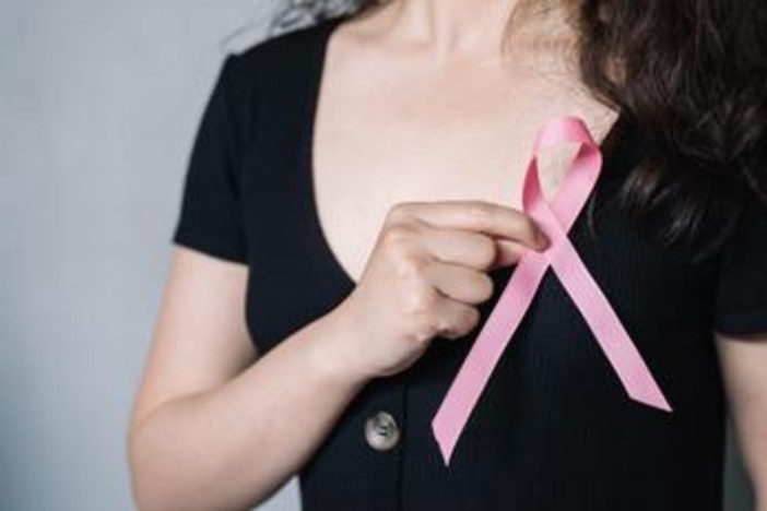 Tumori, oncologi: "Con cancro al seno -35% di probabilità di gravidanza"