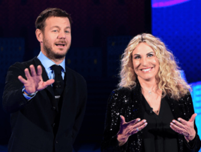 Antonella Clerici: "Bisogna sporcarsi di sugo...". Il messaggio a Cattelan? Cosa è successo