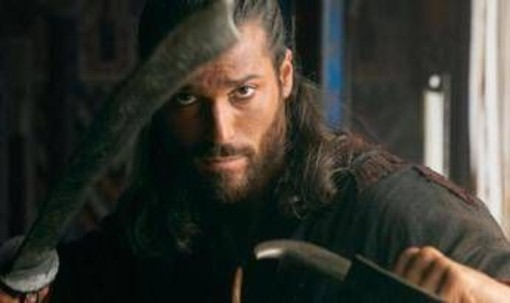 Ascolti tv lunedì 8 dicembre, 'Sandokan' vince prima serata con il 30% di share Ascolti tv lunedì 8 dicembre, 'Sandokan' vince prima serata con il 30% di share