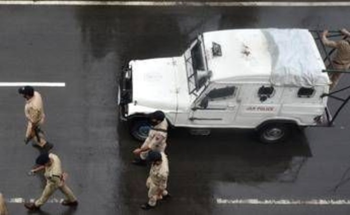 Costruiscono finto casello e incassano il pedaggio per un anno e mezzo, l'incredibile truffa in India Costruiscono finto casello e incassano il pedaggio per un anno e mezzo, l'incredibile truffa in India