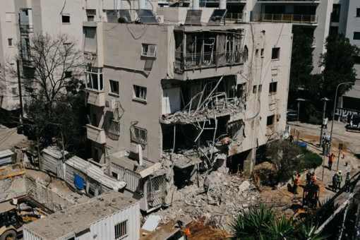 Ondata di missili balistici dall’Iran contro Israele, sei feriti