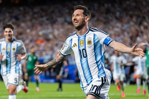 Messi show e l’Argentina vince al debutto, tripletta da record all’Algeria Messi show e l’Argentina vince al debutto, tripletta da record all’Algeria