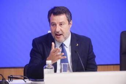 Sicurezza stradale, Salvini: "Con il nuovo Codice della strada più di 100 vite salvate nel 2025" Sicurezza stradale, Salvini: "Con il nuovo Codice della strada più di 100 vite salvate nel 2025"