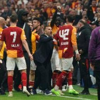 Galatasaray-Fenerbahçe, derby rovente: rissa nel finale e tensione alle stelle Galatasaray-Fenerbahçe, derby rovente: rissa nel finale e tensione alle stelle