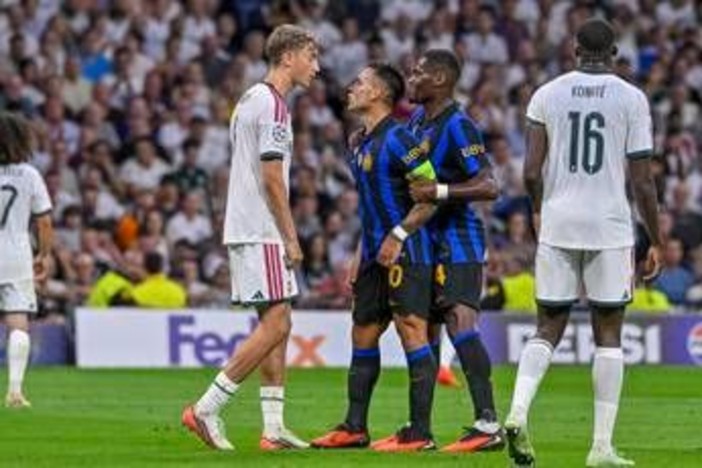 Real Madrid-Inter, Huijsen litiga con Lautaro Martinez e Barella