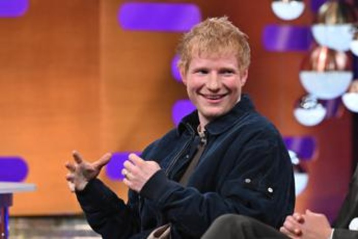 Ed Sheeran nei guai per l'auto d'epoca, multa per la Aston Martin senza assicurazione
