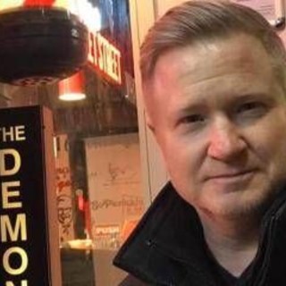 Kevin Bleyer, lo sceneggiatore di 'The Daily Show' morto a 54 anni in un incidente stradale