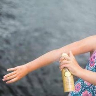 Melanoma, tre le mosse per prevenirlo. L'esperto: "La crema solare non basta"