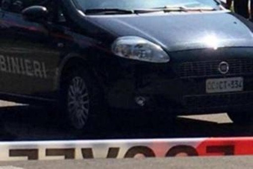 Auto esce di strada e finisce in un fosso a Grosseto: muore un uomo di 34 anni, ferita una bimba Auto esce di strada e finisce in un fosso a Grosseto: muore un uomo di 34 anni, ferita una bimba