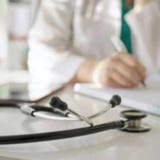 Dai medici ai content creator: ecco le professioni che guadagnano di più e i settori in crescita