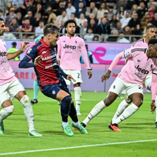 Il Cagliari ferma la Juve sull’1-1, Kolo Muani risponde a Maldini