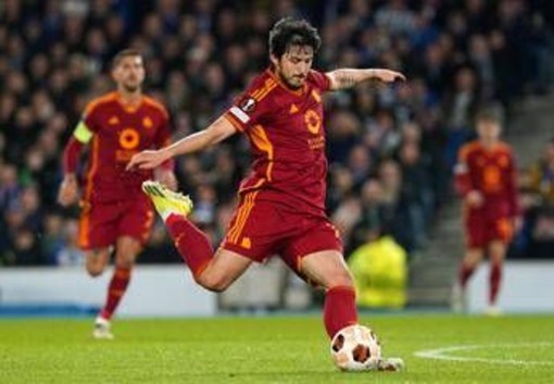 Iran, Azmoun non convocato per i Mondiali: "È un traditore" Iran, Azmoun non convocato per i Mondiali: "È un traditore"