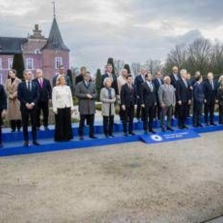 Dal summit nel castello gli obiettivi dei leader Ue per l'economia, roadmap a marzo