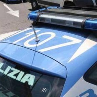 Rapina choc in gioielleria centro commerciale Casal Bertone, dipendenti minacciate con pistola Rapina choc in gioielleria centro commerciale Casal Bertone, dipendenti minacciate con pistola