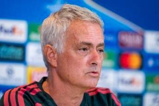 Mourinho: "Chi ha fatto il calendario è italiano, sorpreso che Inter non abbia vinto Champions negli ultimi anni" Mourinho: "Chi ha fatto il calendario è italiano, sorpreso che Inter non abbia vinto Champions negli ultimi anni"