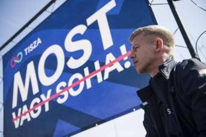 Elezioni in Ungheria, chi è Magyar: l'ex insider che può battere Orban