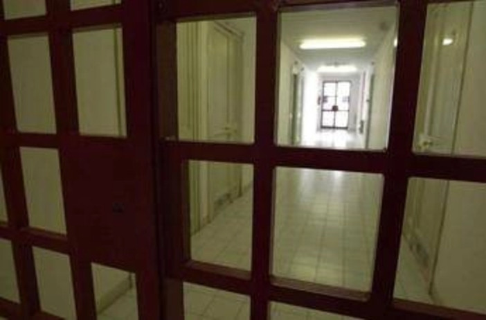 Bimba morta a Bordighera, giudice non convalida arresto ma madre resta in carcere