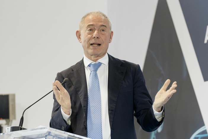 Urso “Governo italiano ha garantito stabilità e credibilità, siamo un modello” Urso “Governo italiano ha garantito stabilità e credibilità, siamo un modello”