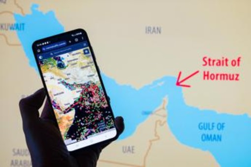 Iran, Centcom: "Intercettati missili contro forze Usa in Medio Oriente". Teheran: "Colpite e fermate tre petroliere a Hormuz" - Diretta