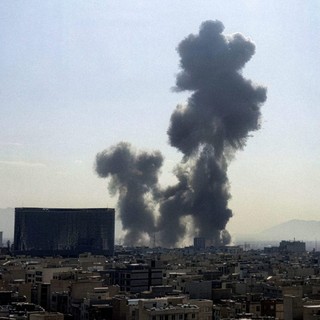 Nuovi raid su Teheran, missile iraniano colpisce Israele