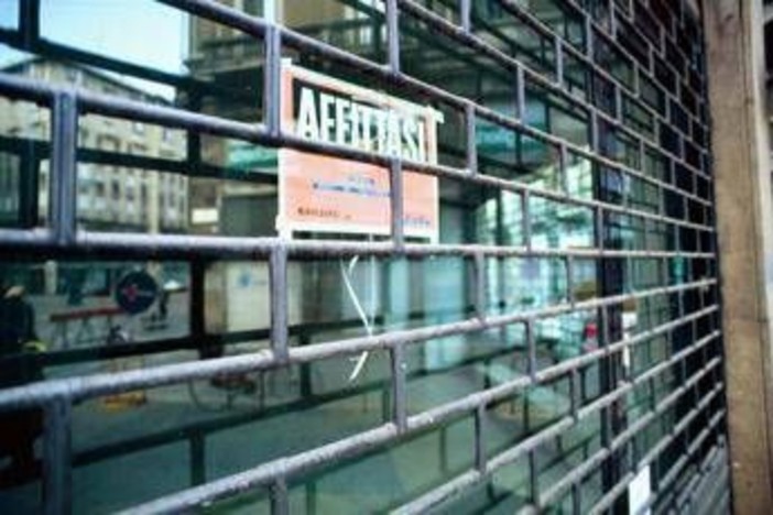 Negozi, l'allarme Confcommercio: sparite 140mila attività dal 2012 Negozi, l'allarme Confcommercio: sparite 140mila attività dal 2012